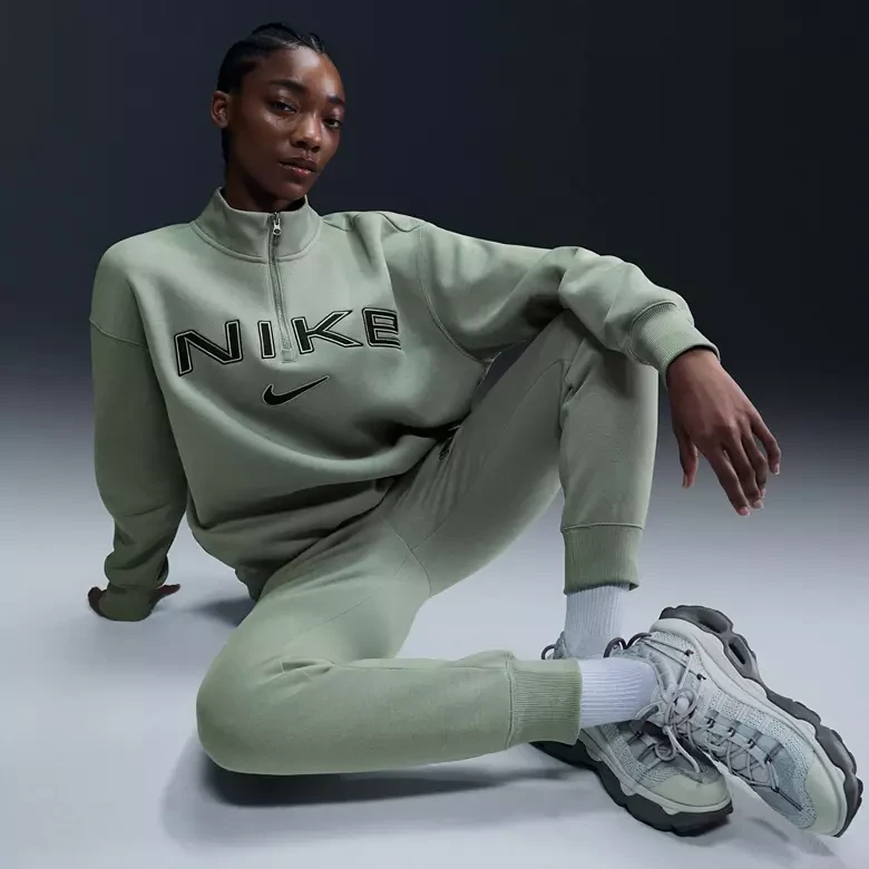 Nike Women's Sportswear Phoenix Fleece Oversized Logo 1/4 Zip Pullover